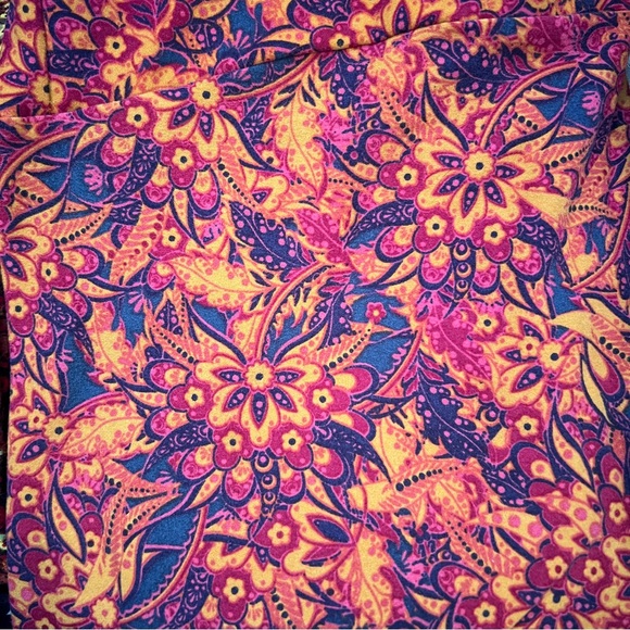 LuLaRoe Tall & Curvy Leggings - Picture 3 of 7